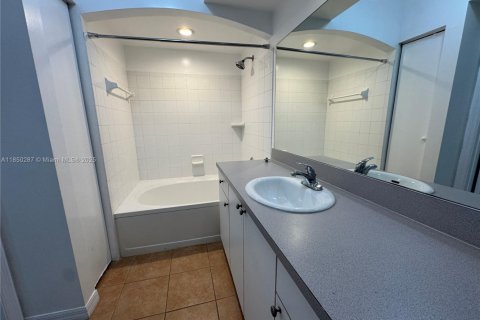 Copropriété à louer à Surfside, Floride: 1 chambre, 67.54 m2 № 1963367 - photo 18