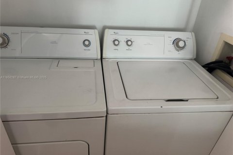 Copropriété à louer à Surfside, Floride: 1 chambre, 67.54 m2 № 1963367 - photo 26