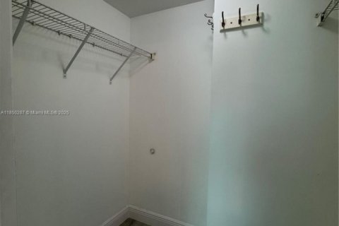 Copropriété à louer à Surfside, Floride: 1 chambre, 67.54 m2 № 1963367 - photo 21