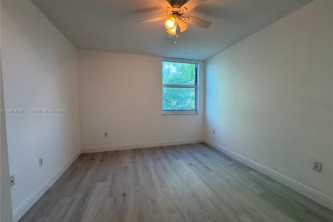 Copropriété à louer à Surfside, Floride: 1 chambre, 67.54 m2 № 1963367 - photo 15