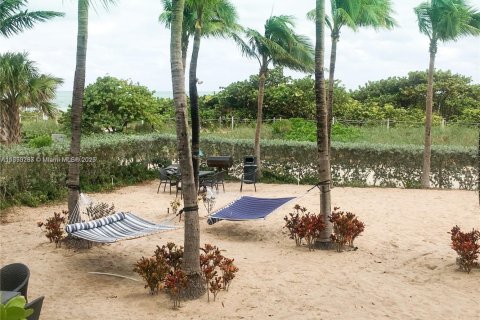 Copropriété à louer à Surfside, Floride: 1 chambre, 67.54 m2 № 1963367 - photo 8