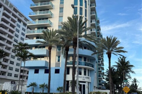 Copropriété à louer à Surfside, Floride: 1 chambre, 67.54 m2 № 1963367 - photo 9