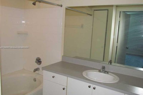 Copropriété à louer à Surfside, Floride: 1 chambre, 67.54 m2 № 1963367 - photo 25