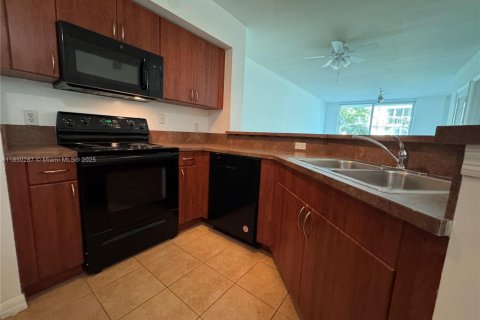 Copropriété à louer à Surfside, Floride: 1 chambre, 67.54 m2 № 1963367 - photo 13