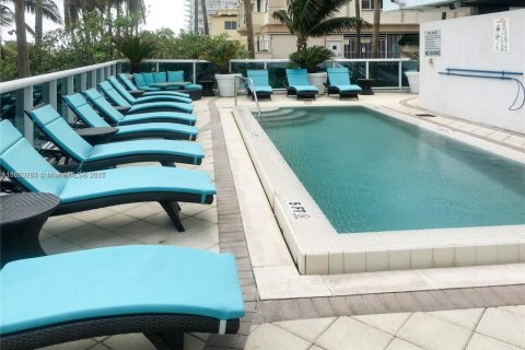 Copropriété à louer à Surfside, Floride: 1 chambre, 67.54 m2 № 1963367 - photo 11