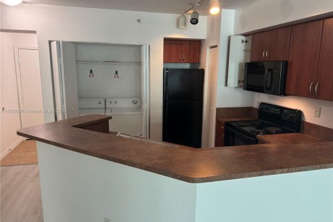 Copropriété à louer à Surfside, Floride: 1 chambre, 67.54 m2 № 1963367 - photo 14