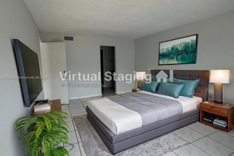 Condo in Surfside, Florida, 2 bedrooms  № 1704533 - photo 21