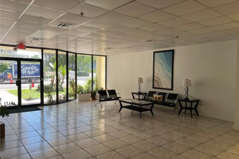 Condo in Surfside, Florida, 2 bedrooms  № 1704533 - photo 4