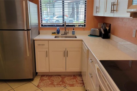 Condo in Sarasota, Florida, 2 bedrooms  № 1904436 - photo 4