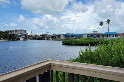 Condo in Sarasota, Florida, 2 bedrooms  № 1904436 - photo 30