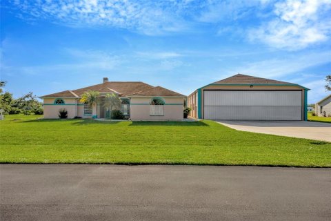 House in Spring Hill, Florida 4 bedrooms, 219.81 sq.m. № 1803248 - photo 1