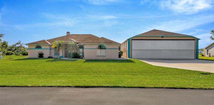 House in Spring Hill, Florida 4 bedrooms, 219.81 sq.m. № 1803248