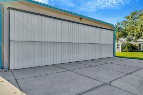 House in Spring Hill, Florida 4 bedrooms, 219.81 sq.m. № 1803248 - photo 4
