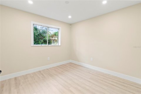 House in Sarasota, Florida 2 bedrooms, 86.96 sq.m. № 2403724 - photo 22