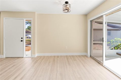 House in Sarasota, Florida 2 bedrooms, 86.96 sq.m. № 2403724 - photo 14