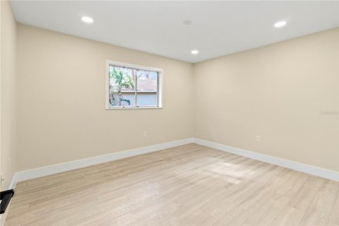 House in Sarasota, Florida 2 bedrooms, 86.96 sq.m. № 2403724 - photo 24