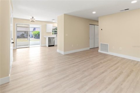 House in Sarasota, Florida 2 bedrooms, 86.96 sq.m. № 2403724 - photo 18