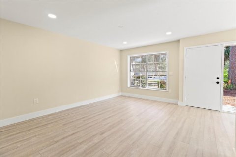 House in Sarasota, Florida 2 bedrooms, 86.96 sq.m. № 2403724 - photo 16
