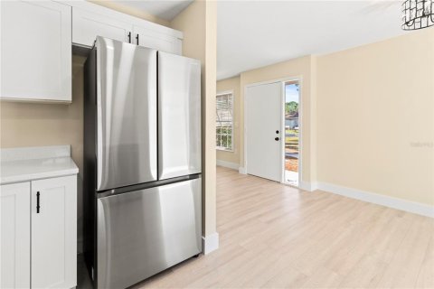 House in Sarasota, Florida 2 bedrooms, 86.96 sq.m. № 2403724 - photo 13