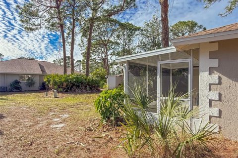 House in Sarasota, Florida 2 bedrooms, 86.96 sq.m. № 2403724 - photo 4