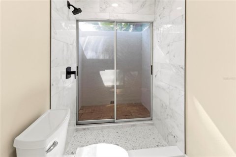 House in Sarasota, Florida 2 bedrooms, 86.96 sq.m. № 2403724 - photo 30