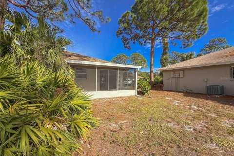 House in Sarasota, Florida 2 bedrooms, 86.96 sq.m. № 2403724 - photo 5