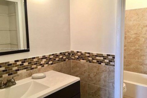 Appartement à louer à Coral Springs, Floride: 2 chambres, 100.8 m2 № 1954168 - photo 2