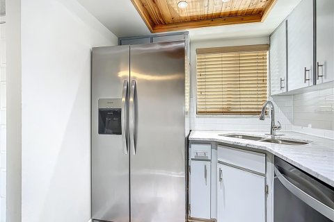 Condo in Winter Haven, Florida, 2 bedrooms  № 1880557 - photo 12
