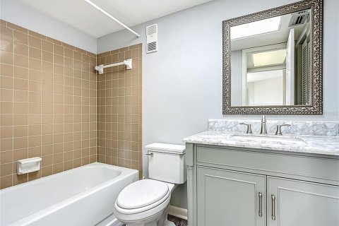 Condo in Winter Haven, Florida, 2 bedrooms  № 1880557 - photo 20