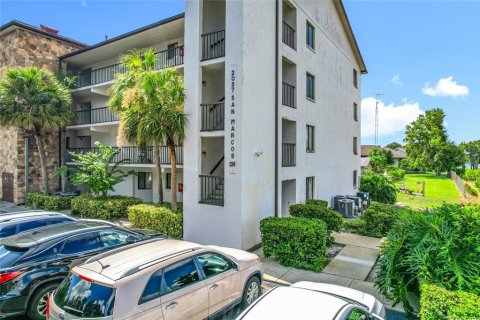 Condo in Winter Haven, Florida, 2 bedrooms  № 1880557 - photo 8