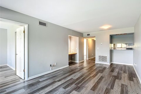 Condo in Winter Haven, Florida, 2 bedrooms  № 1880557 - photo 14