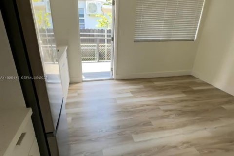 Appartement à louer à Miami, Floride: 1 chambre, 263.75 m2 № 1987546 - photo 3