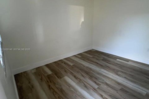 Appartement à louer à Miami, Floride: 1 chambre, 263.75 m2 № 1987546 - photo 2