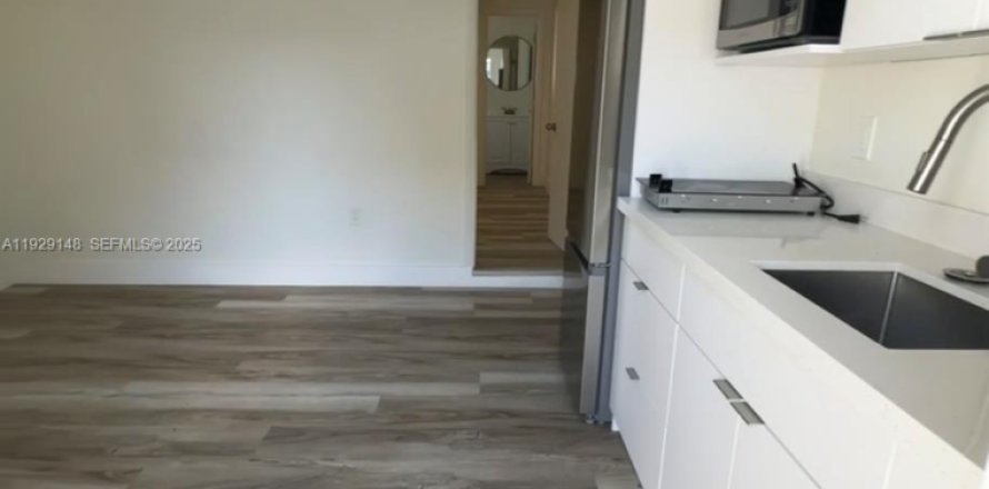 Appartement à Miami, Floride 1 chambre, 263.75 m2 № 1987546