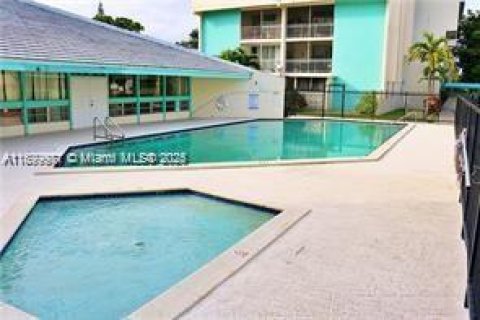 Copropriété à vendre à Lauderhill, Floride: 1 chambre, 74.32 m2 № 1951452 - photo 1