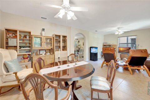House in Homestead, Florida 3 bedrooms, 189.8 sq.m. № 1822204 - photo 23