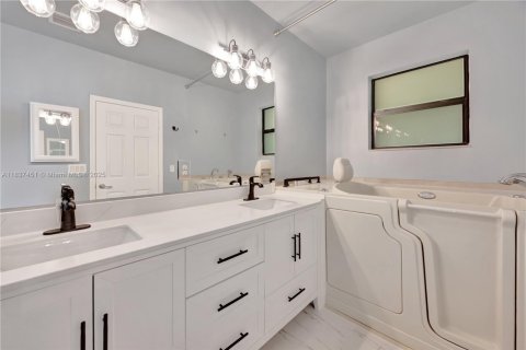 House in Homestead, Florida 3 bedrooms, 189.8 sq.m. № 1822204 - photo 9