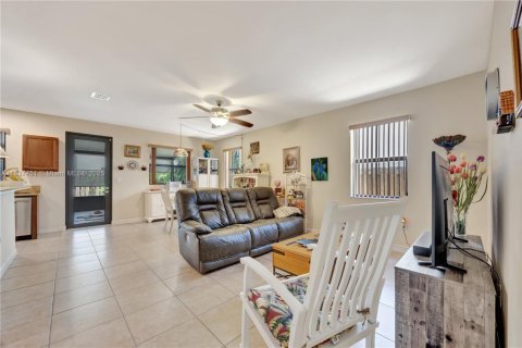 House in Homestead, Florida 3 bedrooms, 189.8 sq.m. № 1822204 - photo 18