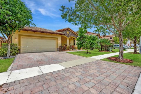 House in Homestead, Florida 3 bedrooms, 189.8 sq.m. № 1822204 - photo 1