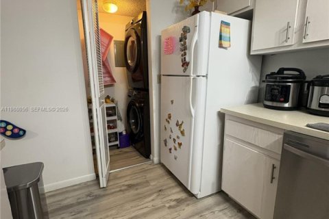 Condo in Greenacres, Florida, 1 bedroom № 2051223 - photo 11