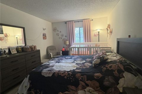 Condo in Greenacres, Florida, 1 bedroom № 2051223 - photo 18