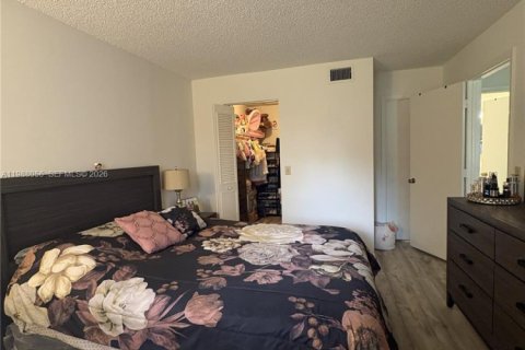 Condo in Greenacres, Florida, 1 bedroom № 2051223 - photo 16