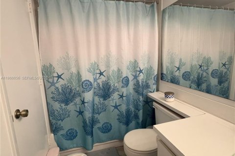 Condo in Greenacres, Florida, 1 bedroom № 2051223 - photo 12