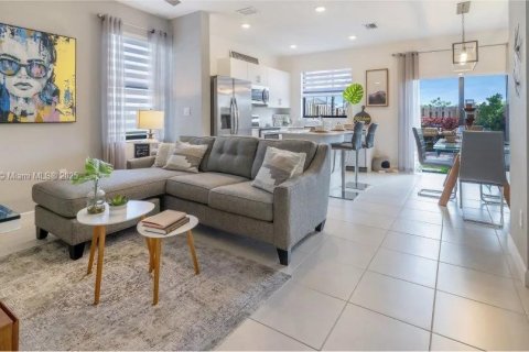 Townhouse in Miami, Florida 3 bedrooms, 123.37 sq.m. № 1830182 - photo 1