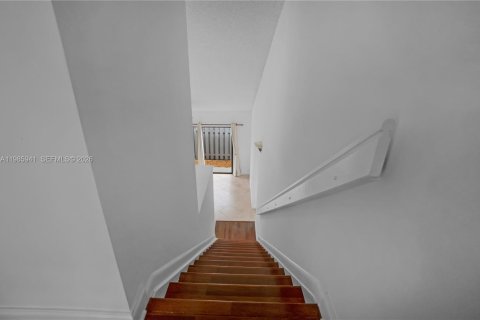 Townhouse in Hollywood, Florida 2 bedrooms, 115.29 sq.m. № 2058160 - photo 27