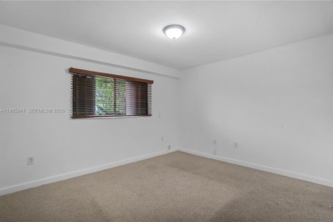 Townhouse in Hollywood, Florida 2 bedrooms, 115.29 sq.m. № 2058160 - photo 19