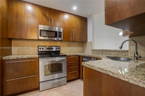 Townhouse in Hollywood, Florida 2 bedrooms, 115.29 sq.m. № 2058160 - photo 10