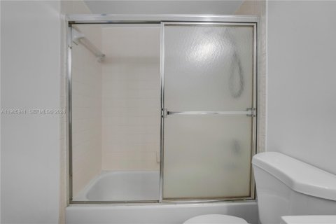 Townhouse in Hollywood, Florida 2 bedrooms, 115.29 sq.m. № 2058160 - photo 23