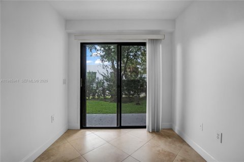 Townhouse in Hollywood, Florida 2 bedrooms, 115.29 sq.m. № 2058160 - photo 13