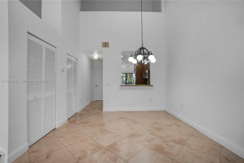 Townhouse in Hollywood, Florida 2 bedrooms, 115.29 sq.m. № 2058160 - photo 6